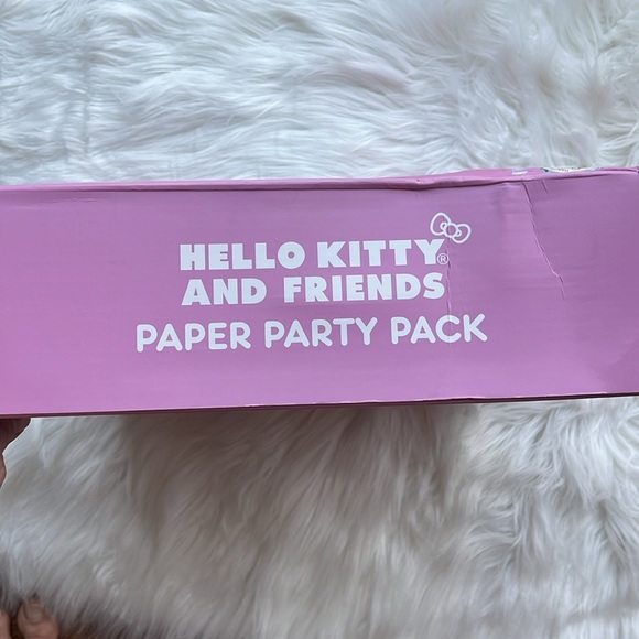 🆕 Hello Kitty and Friends Party Pack- Plates, Napkins, Wall Banner, Cake Topper - Picture 5 of 6